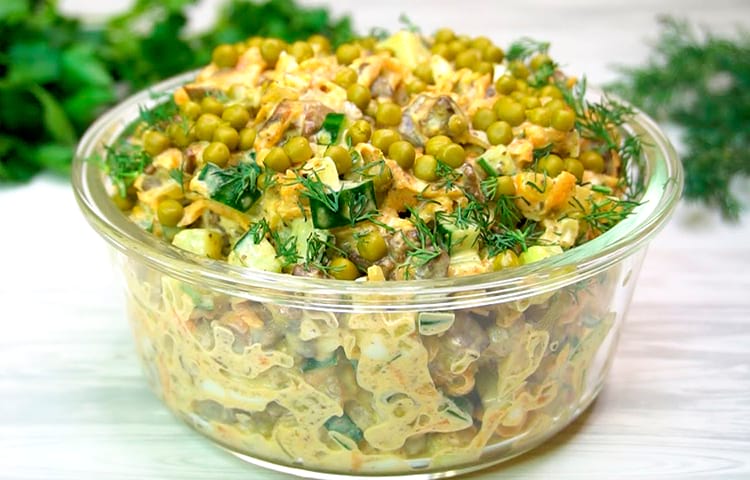 Рецепт салату з печінкою та овочами за 30 хвилин