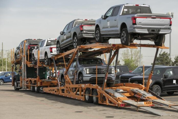 Чому середня ціна нового авто перевищила $50 000