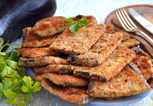 Шніцель з баклажанів у горіховій паніровці