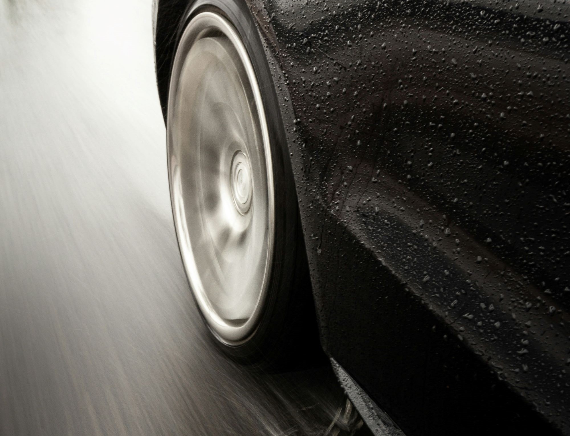 Чи штрафують за "зимову" гуму влітку: нюанси із законом, ДТП та страховкою