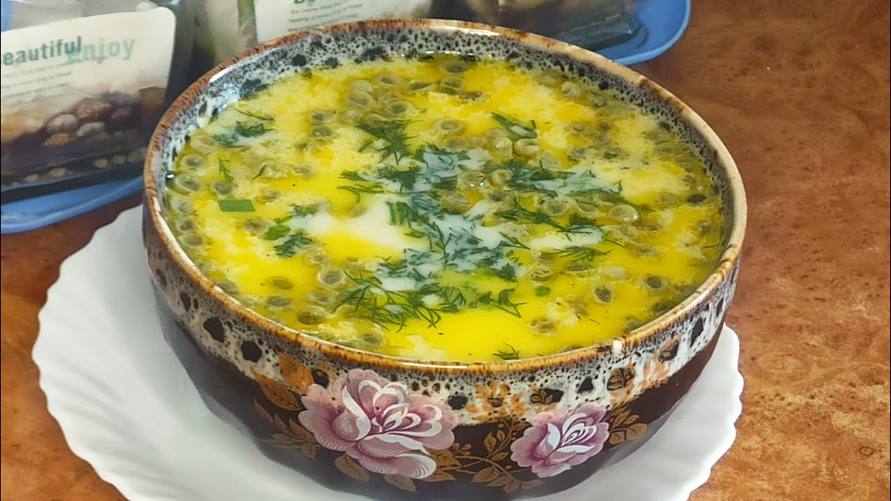 Кулінари поділилися рецептом швидкого супу з горошку та плавлених сирків. Фото: YouTube Ганна Пилипюк.Бабусині поради