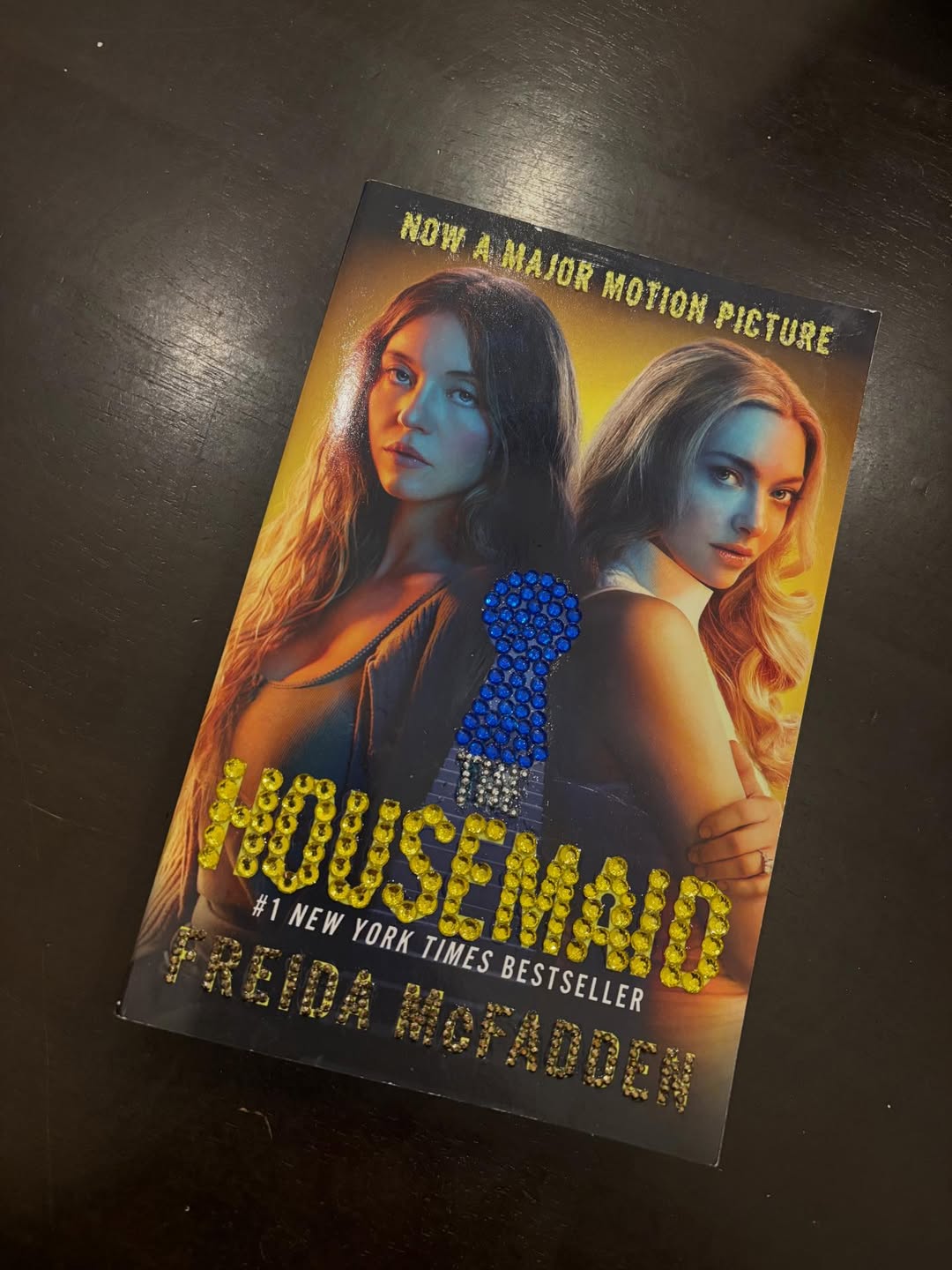 Таємницю розкрито: авторка "Служниці" вперше зізналася, ким є насправді