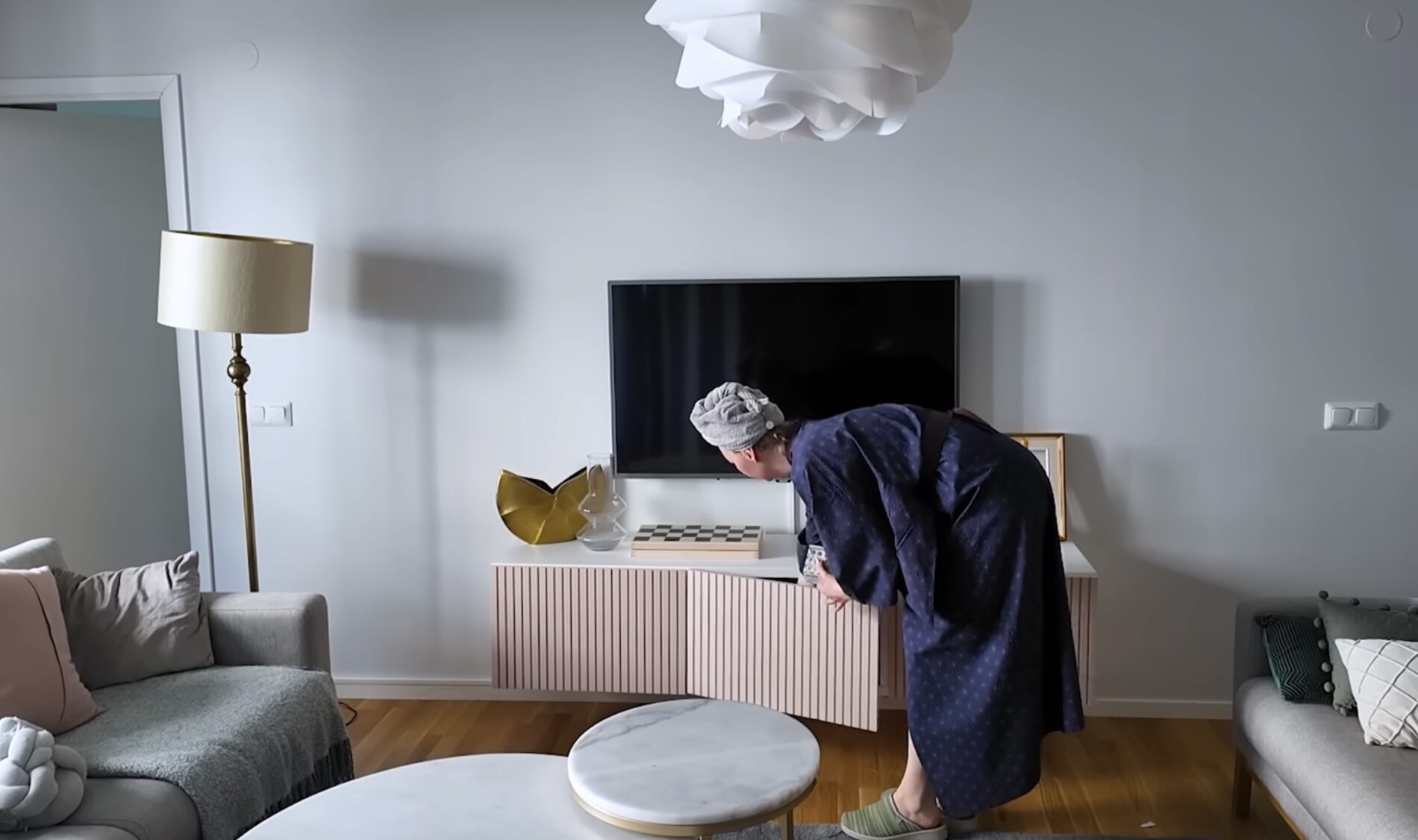 Експерти розповіли про побутові звички, які впливають на мислення та фінанси. Фото: YouTube