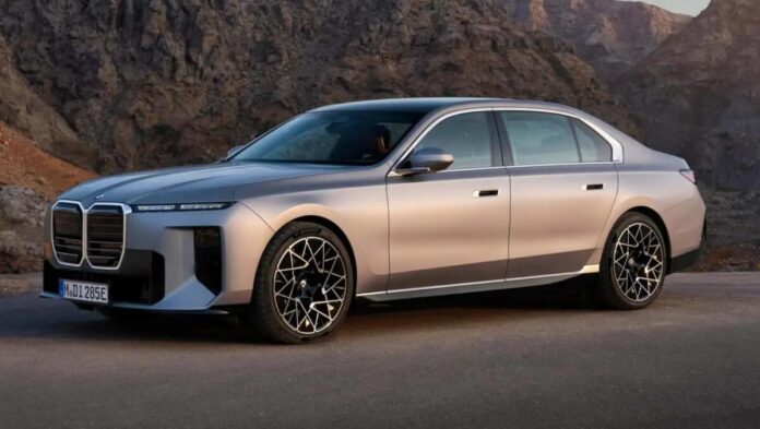 BMW i7 стане дальнобійнішим і швидше заряджатиметься завдяки Neue Klasse