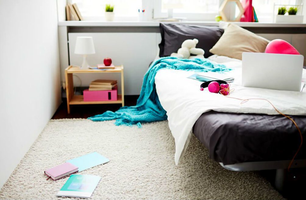 Лише 5 звичок у домі видають бідну людину – навіть при повній чистоті: чому не варто жити “про всяк випадок”