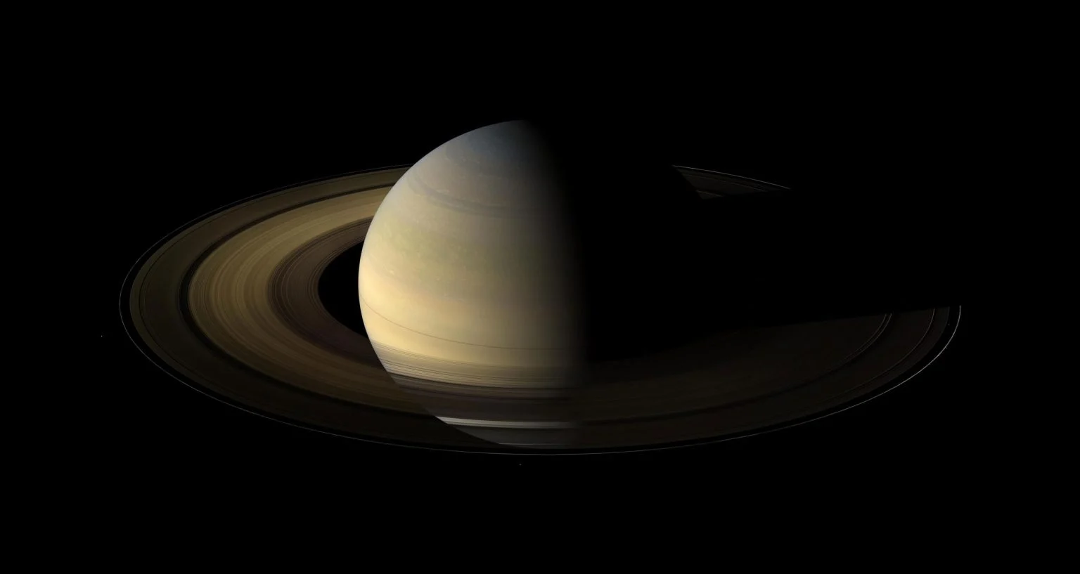 Місяць Сатурна спотворює магнітне поле планети: відкриття Cassini
