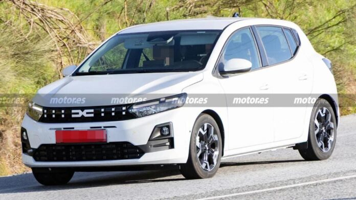 Новий Dacia Sandero Hybrid помітили на тестах