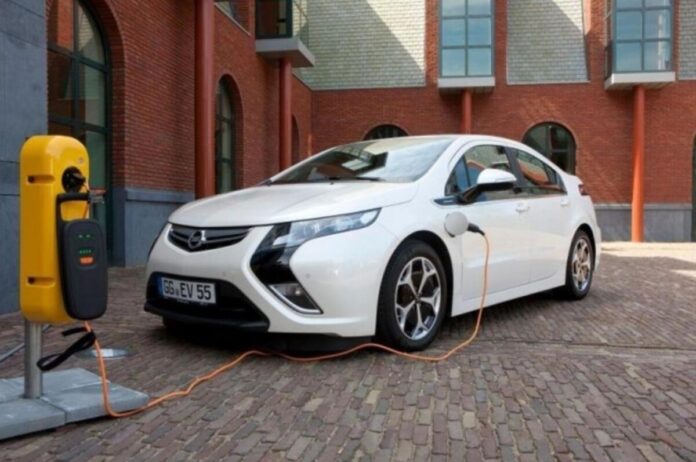 Новий звіт показав, де електрокари дешевші за бензинові авто