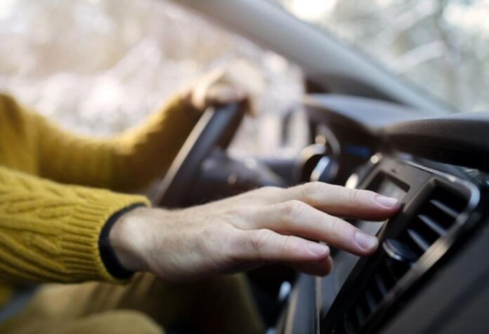 Як правильно прогрівати авто взимку та влітку: прості правила