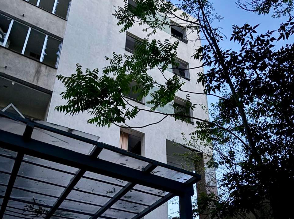 Атака РФ пошкодила будівлю податкової у Києві: що відомо про наслідки (фото)