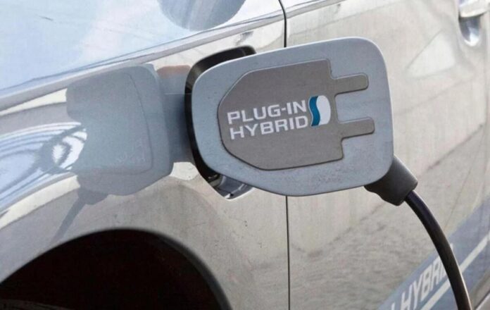 Дослідження: PHEV-гібриди викидають у 5 разів більше CO2, ніж заявлено