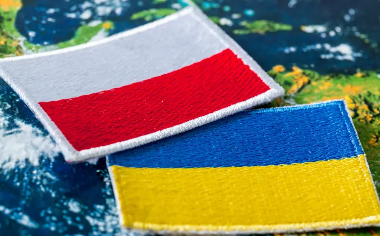 Напад на українця у польському потягу: пасажири та кондуктор виштовхали агресорів із вагона