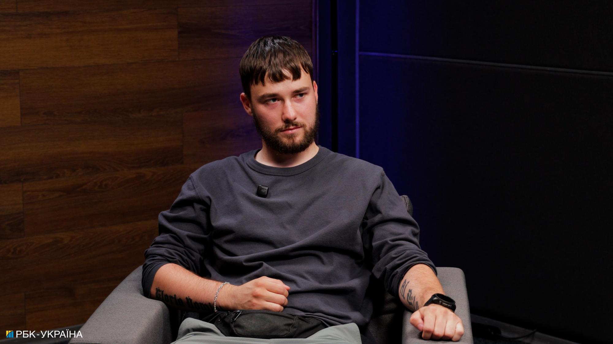"Коли питають навіщо – ми читаємо вірші": інтерв'ю з військовим Серафимом Гордієнком