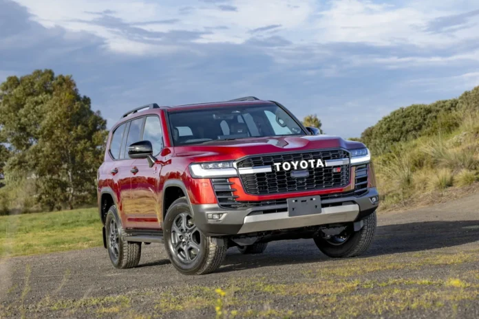 Toyota Land Cruiser 300 отримав гібрид і став найпотужнішим в історії