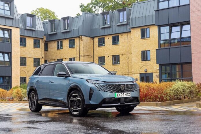 Peugeot 5008 може отримати нову батарею на 13 кВт·год