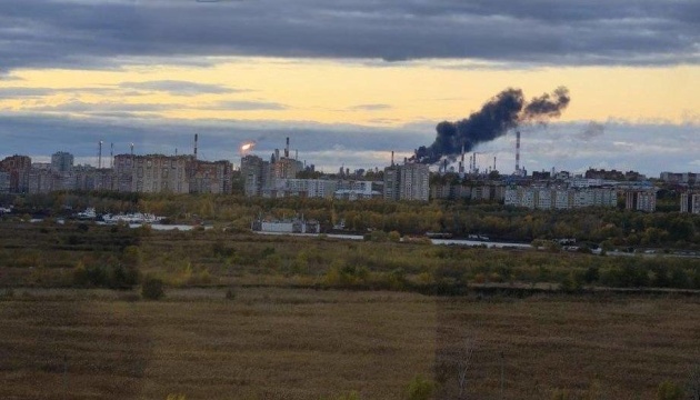 Дрони знову вразили найбільший російський НПЗ за 2500 км від кордону